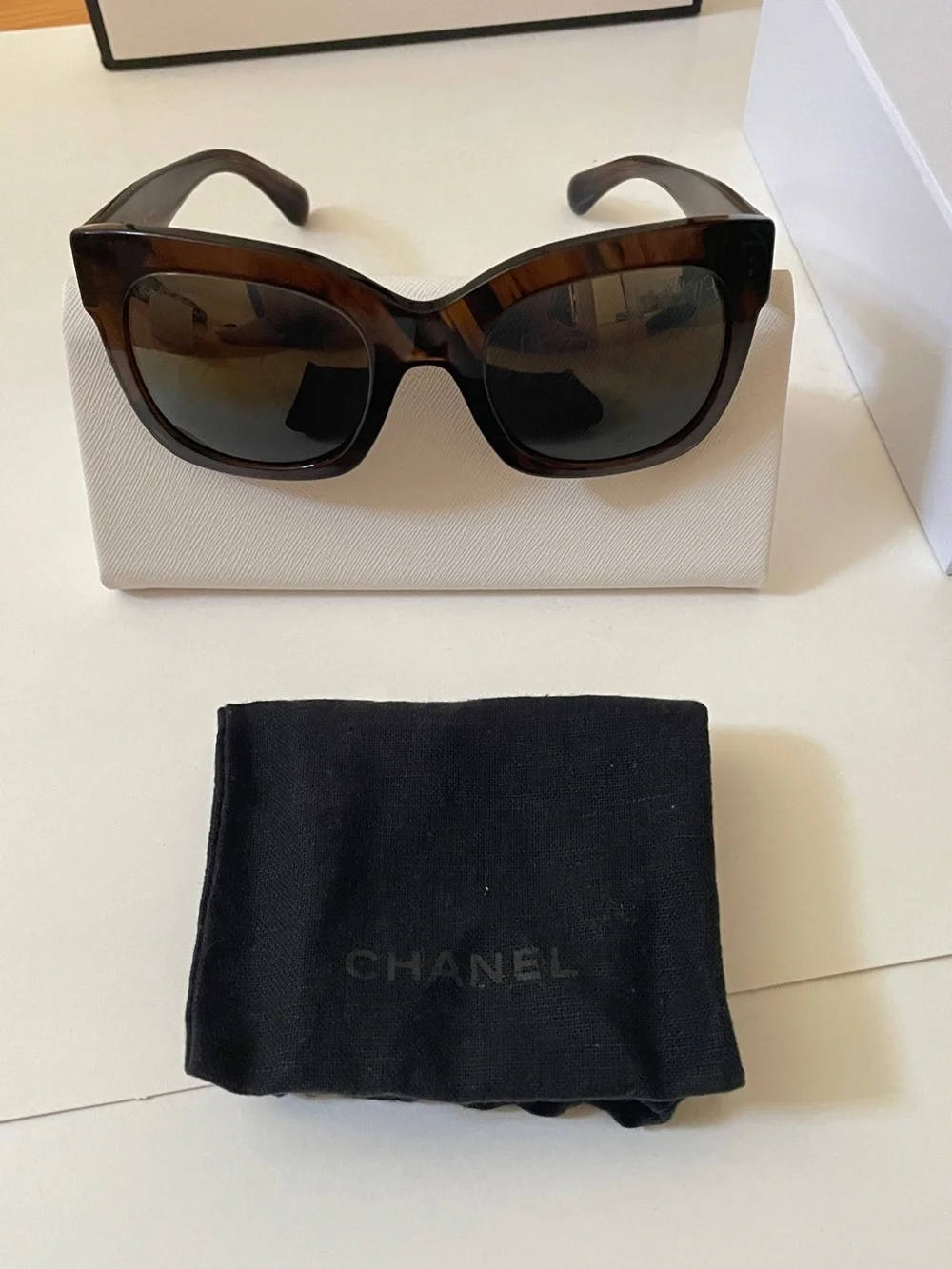 CHANEL Tortoiseshell Cat-Eye Sunglasses - Brown/Black
